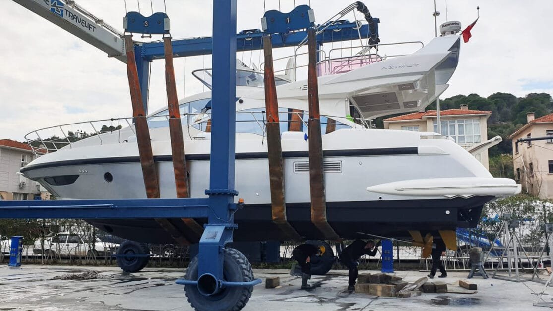 Çeşme'de bot tamir ve bakım hizmetleri.