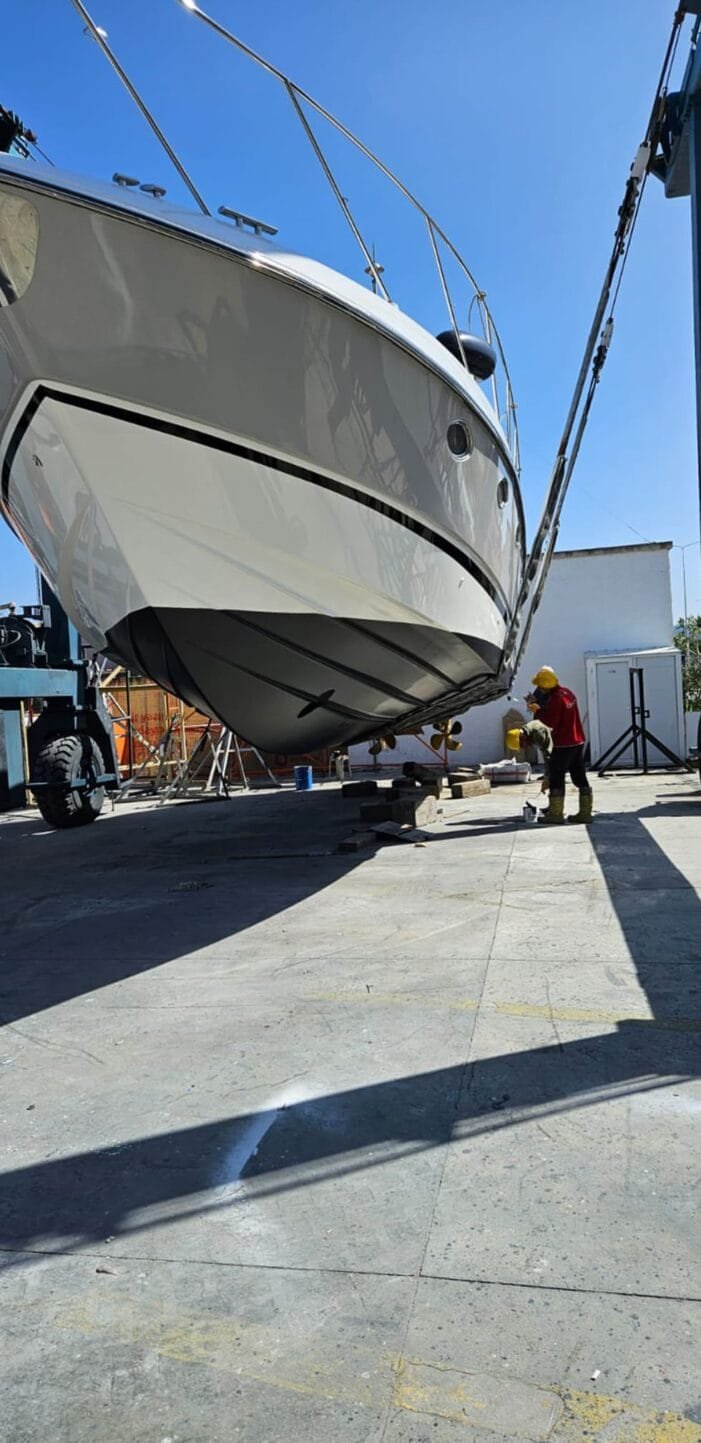 Çeşme'deki en kapsamlı tekne hizmetleri.