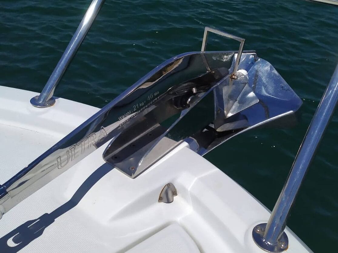 Çeşme’de profesyonel tekne krom işleri – Paslanmaz çelik aksesuar üretimi, parlatma ve kaplama hizmetleri.