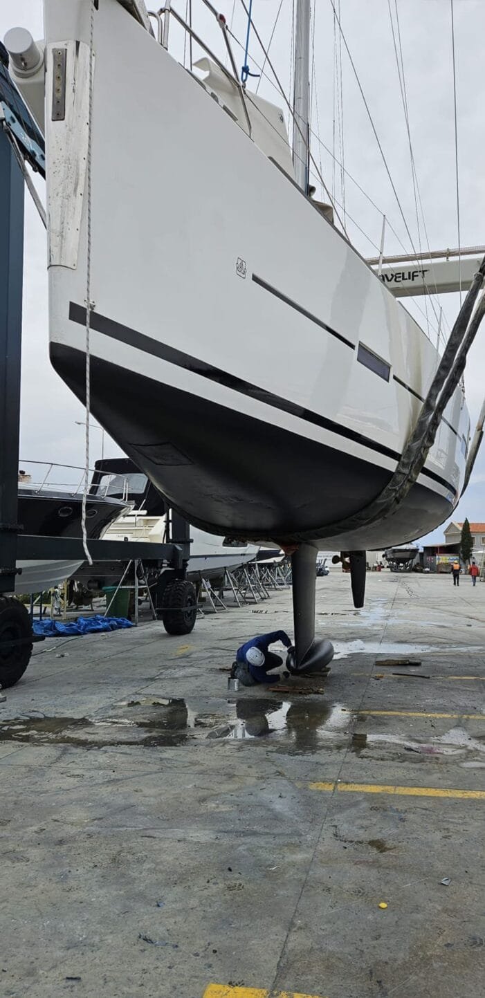 Çeşme'de yat ve tekne bakım hizmetleri.