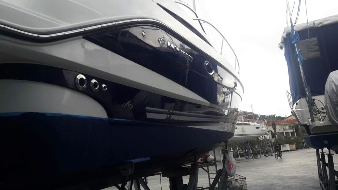 Çeşme'de tekne için özel marangoz hizmetleri.