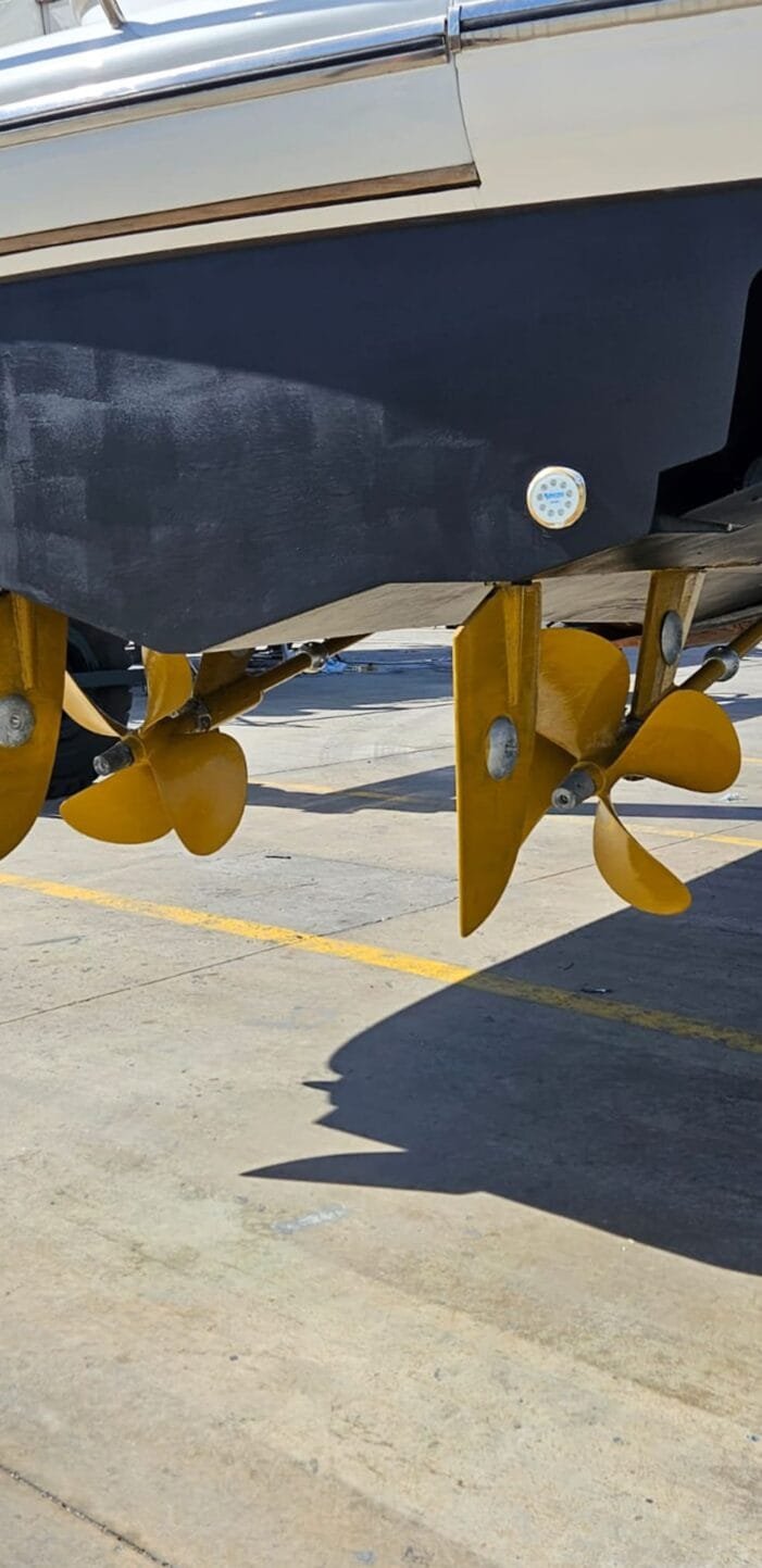 Çeşme'de Minnkota elektrikli motor montajı.