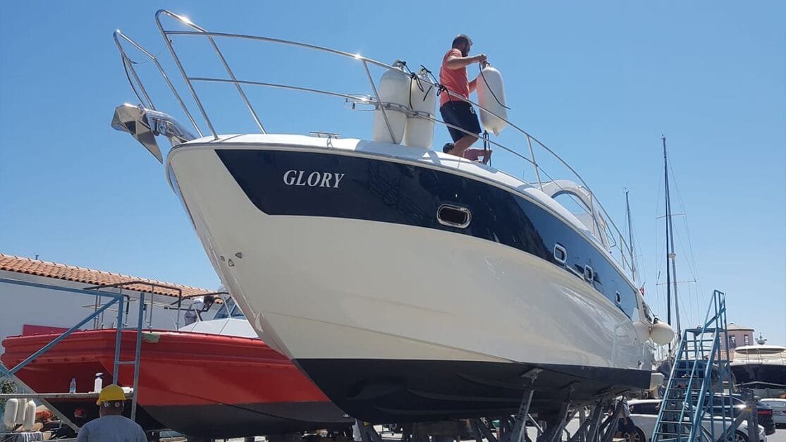 Çeşme'de tekne güvenlik kamera ve takip sistemleri.