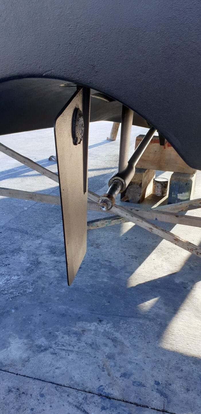 Çeşme'de tekne krom parça yenileme ve bakım.