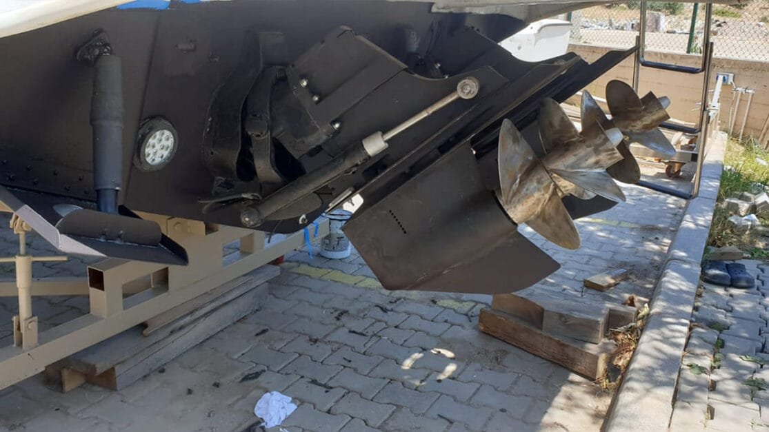 Çeşme'de profesyonel tekne motor bakımı.